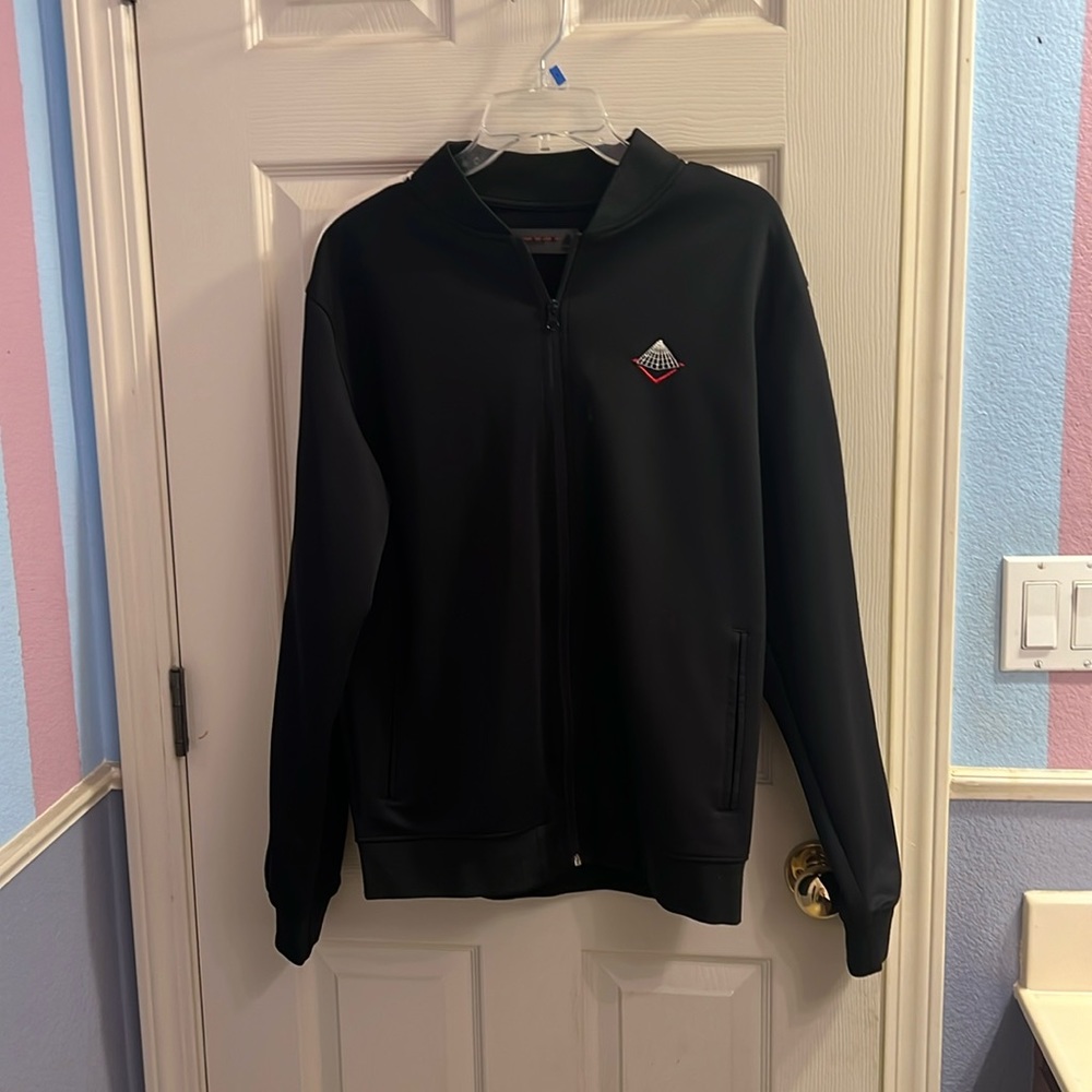 Black pyramid jacket zip up
